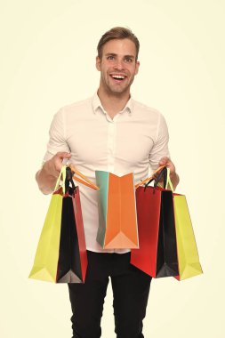 Benim için o. Adam memnun çanta hediye aldım. Adam mutlu alınan paket hediye izole beyaz. Doğum günü teslim. Adam Doğum günü kutluyor. Avantaj hediyeler teslim almak. Doğum günü hediyeleri zamanında gelmiş