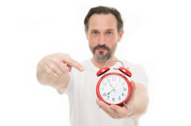 Zaman yönetimi. Kişisel zamanlama ve günlük rejim. Çalar saat sabah saat. Zaman yönetimi becerileri. Sakallı adam olgun adam beyaz izole saat tutun. Sakallı adam kontrol saatin kaç olduğunu