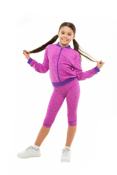 Uzun saçlı çalışma dışarı. Kız sevimli beyaz izole ponytails giyim spor kostüm. Spor dersleri sırasında uzun saçlı rahat dur. Spor egzersiz yaparken uzun saç ile başa çıkmak — Stok fotoğraf