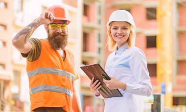 İnşaat malzemeleri satın alma. İnşaat sektöründe. Foreman'ın inşaat malzemeleri tedarik kurdu. Uzman ve Oluşturucu İnşaat malzemeleri tedarik hakkında iletişim kurmak. Başarılı bir anlaşma kavramı