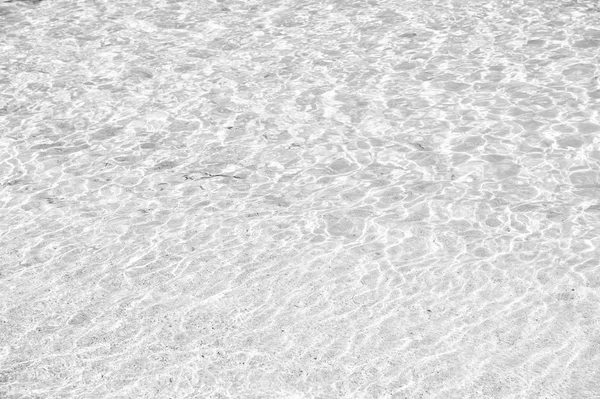 Welliges Wasser Hintergrund auf Sand — Stockfoto