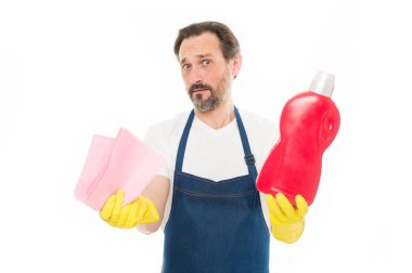 Temizlik hizmeti ve ev görev. Oğlan lastik eldiven şişe sıvı sabun kimyasal temizlik maddesi. Sakallı adam temizlik ev. Temizleme kavramı. Lekeleri kurtulmak. Hile ve İpuçları Temizleme