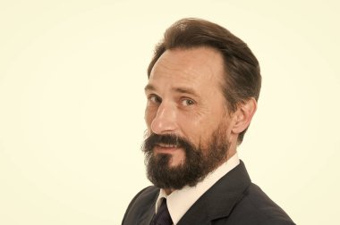 Sakallı ve bıyıklı bir iş adamı. Sakallı beyaz adam gülümsüyor. Sakallı adam. Tıraşsız iş adamı. Sakallı ve yakışıklı. Kendinden emin ve başarılı.