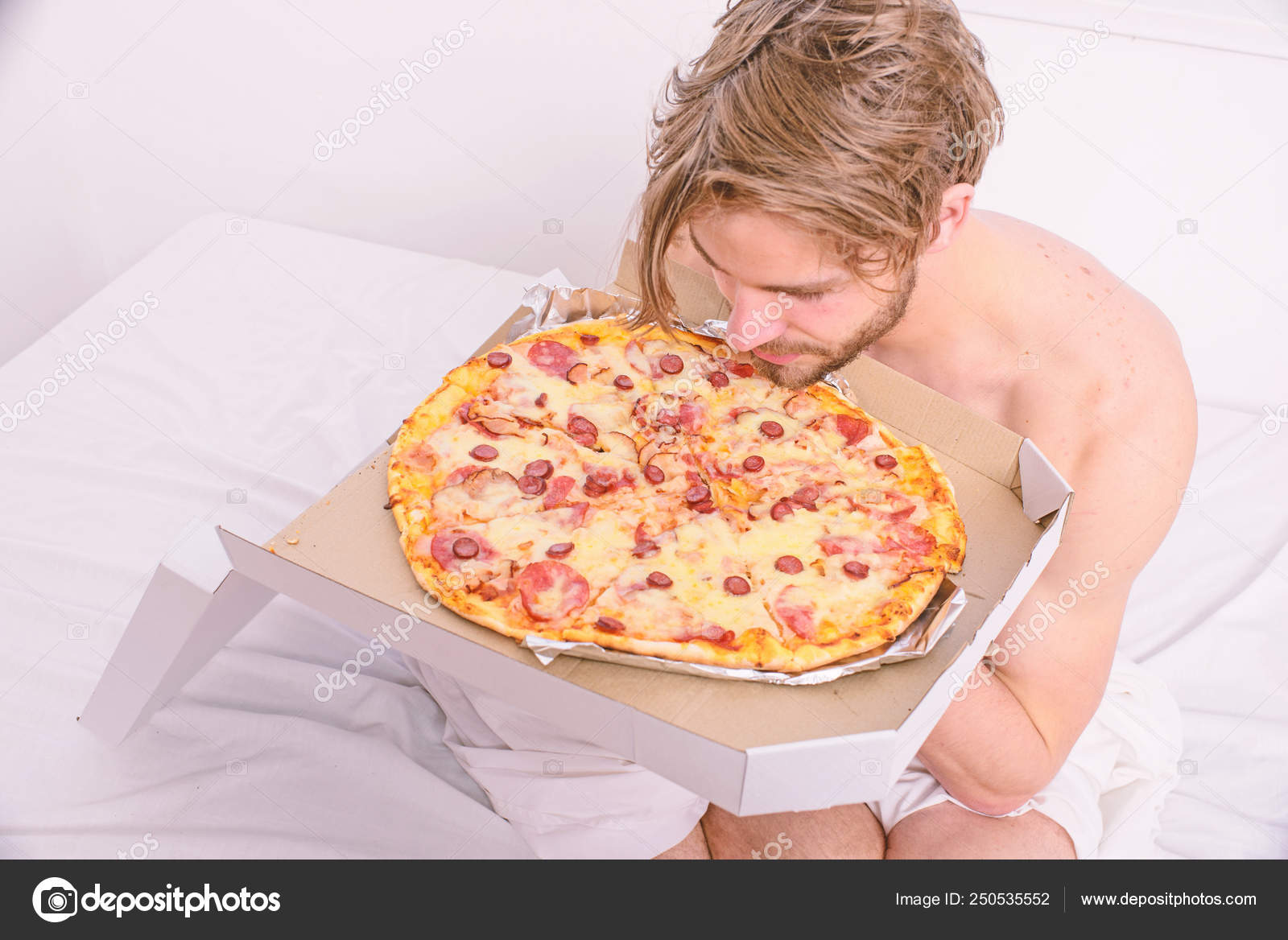 pizza delivery to hotel room
