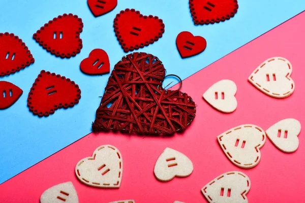 Los atributos tradicionales del día de San Valentín. Celebración de San Valentín. Fondo decorativo corazón. Símbolo de amor San Valentín. Anuncio de San Valentín. Un fondo precioso. Textura corazones de cerca — Foto de Stock