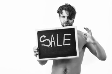 Sakallı adam, kısa sakal. Beyaz stüdyo adam üzerinde beyaz seksi genç maço şık saç, bıyık kas gövde holding Satılık yazıt ile siyah Yönetim Kurulu ile izole