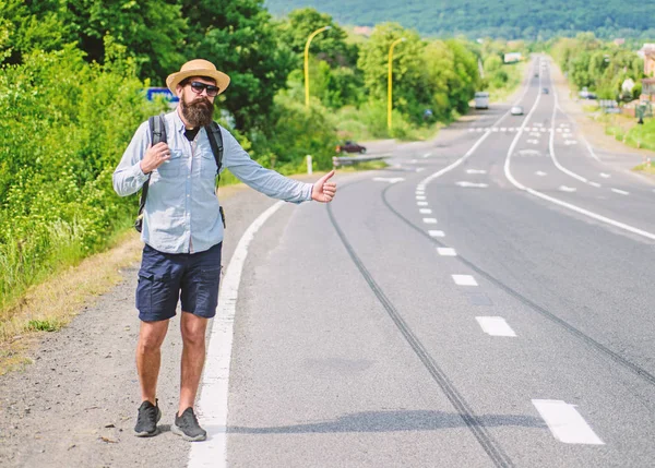 Pick me up. Hitchhiking one of cheapest ways traveling. Picking up hitchhikers. Hitchhikers risk being picked up by someone who is unsafe driver or personally dangerous. Man try stop car thumb up — Stock Photo, Image
