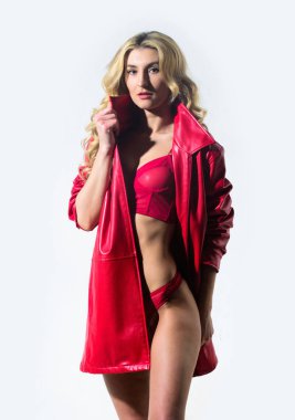 Sizin için soyunma. Kız ince seksi moda modeli kıvırcık saç modeli. Kadın giyim seksi erotik iç çamaşırı. Seksi çamaşırınınnasıl moda. Baştan çıkarıcı seksi kadın iç çamaşırı. Şık kadın kırmızı sutyen ve külot