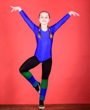 başarı. Bale dansçısı. Çocukluk etkinlik. Jimnastik. Mutlu çocuk sporcu. Akrobasi jimnastik salonu iş bir kız. Fitness diyet. Enerji. Spor ve sağlık. Yoga oluk içine almak. Her zaman formda