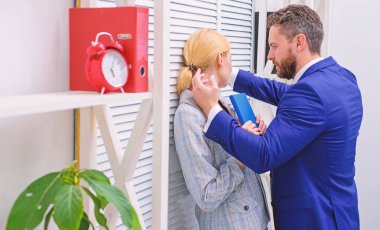 Yöneticisi çatışma. İşyeri ve iş yerinde cinsel taciz. Sosyal protesto.