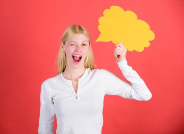 Taze fikir. İpucu ve kavram ima. Fikir ve düşüncelerini uzay kopyalayın. Konuşma balonu olan kız. Düşünceler ilham çok güzel kadın. Fikir ve ilham. Fikir ve yaratıcılık. Onun aklında ne var