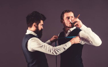 Dikiş takımı için sandık, gri arka plan..