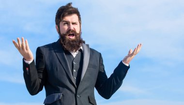 Sakallı adam dokunma sakal. Sakal açık adam. bıyık ile acımasız beyaz hipster. Sakalı olgun hipster. Geleceğin başarısı. Erkek resmi moda. Sakallı adam. Gökyüzüne karşı işadamı