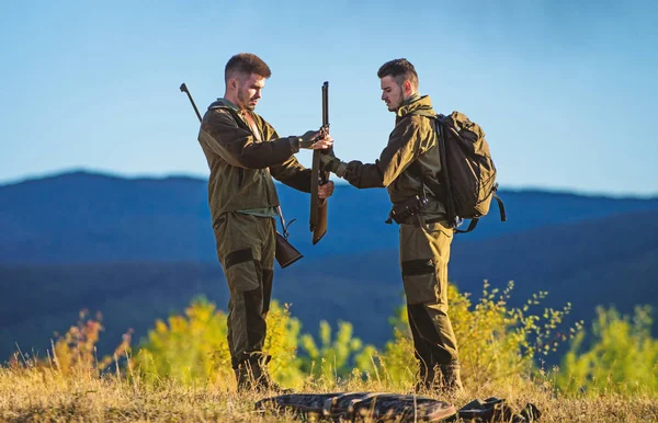 Masculine hobby activity. Men bearded hunters with rifle nature background. Experience and practice lends success hunting. How turn hunting into hobby. Guys hunting nature environment. Hunting season — Stock Photo, Image