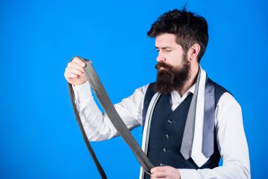 Bu gri kravat sadece bir aksesuardır. Acımasız hippi lüks kravat koleksiyonu tutarak. Sakallı adam seçerek boyun kravat. Bağları bir büyük seçim sunan