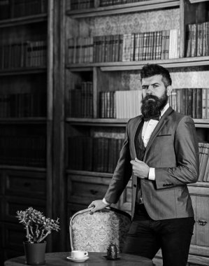 Sakin yüz zengin adamla başarılı görünüyor.