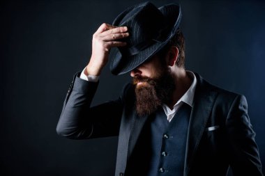 İngiliz kulübü. Dedektif şapkalı. Olgun hippi sakallı. acımasız beyaz hipster bıyık vardır. Takım elbiseli bir iş adamı. Gizli utangaç. Erkek resmi moda. Sakallı adam beyefendi. moda İngiliz