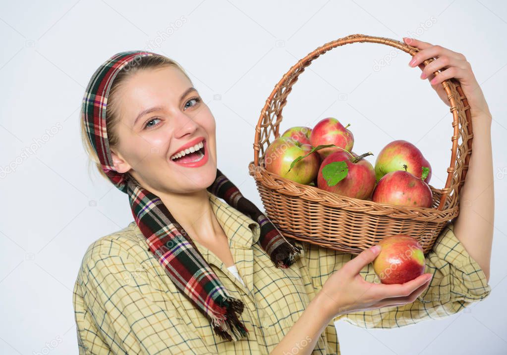 https://st4.depositphotos.com/2760050/25383/i/950/depositphotos_253831588-stock-photo-retro-woman-with-basket-catch.jpg