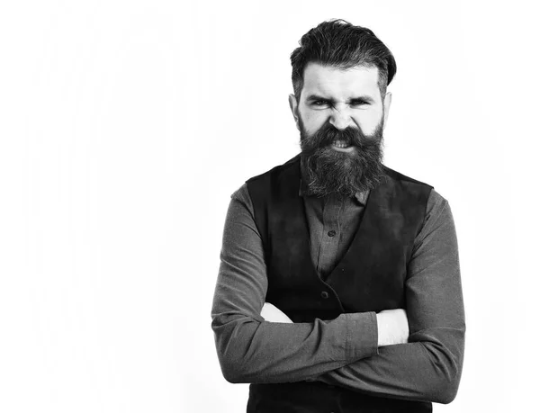 Skäggig man, långt skägg, brutala kaukasiska hipster med mustasch håller med arga ansikte isolerad på vita bak — Stockfoto