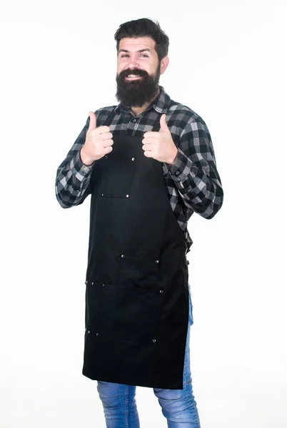 Mostrando su aprobación. Señal de aprobación de gesto Hipster. Cocinero a la parrilla o barbero expresando su aprobación a la comida o el peinado. barbudo hombre dando pulgares arriba aprobación mano gesto —  Fotos de Stock