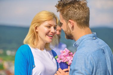 Çift aşk mutlu dating, kıskanç karısı onu sevgilisi ile hile izleyen adamım sakallı. Çift Romantik Tarih severler buket çiçekler. Açık toplantı aşık romantik ilişkiler flört. Kıskanç kavramı