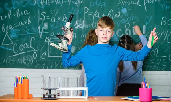 Little boy in lab. Chemistry science. biology experiments with microscope. Little kids earning chemistry in school lab. Little children. Science. Student on exam. Ready to success — Stock Photo, Image