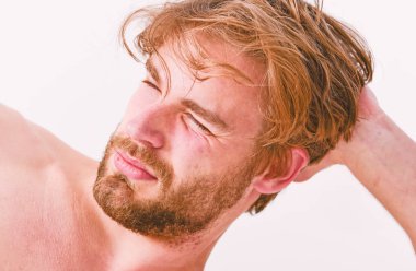 Adam yakışıklı sadece uyanmak kadar sakallı. Cilt bakım ve bakım. Sabah güzellik rutin denetim listesi. Temel yöntemler güzellik rutin. Güzellik zamanlamanızı. Maço çekici görünüm bakım güzellik hakkında
