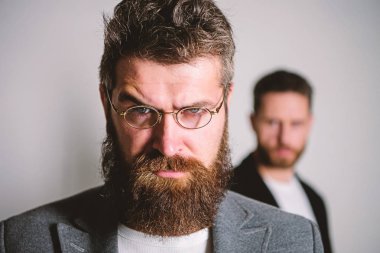 Akıllı görünüm için gözlük aksesuar. Akıllı göz atmak. Hipster stil ve moda. Hipster gözlük. Adam yakışıklı hipster giyim gözlük sakallı. Göz sağlığı ve görme. Optik ve vizyon kavramı