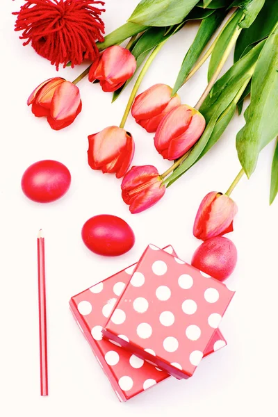 Buquê de tulipas de primavera de férias. Tulipas em cores rosa — Fotografia de Stock