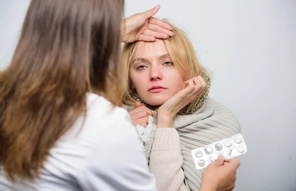 Finding the right relief. Patient care and healthcare. Primary care doctor making diagnosis to sick woman. Doctor visiting unhealthy woman at home. Medical doctor examining patient — Stock Photo, Image