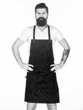 Adam aşçı acımasız hippi. Fast food Restoran. Ciddi sakallı aşçı. Restoran personeli. Hipster profesyonel barista önlük üniforma. Garson veya barmen. Hazır içecek hizmet. Sakallı hippi giyim önlük