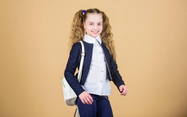 Küçük deri sırt çantası ile liseli. Taşıma çantası rahat. Şık mini sırt çantası. Sırt çantasına nasıl doğru uygun olduğunu öğrenin. Kız küçük moda Cutie taşıma sırt çantası. Popüler yararlı moda aksesuar