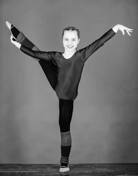 Stretching and flexibility. Gymnastics. Happy child sportsman. Sport and health. success. Childhood activity. Fitness diet. Energy. Acrobatics gym workout of teen girl. Having a good stretch — Stock Photo, Image