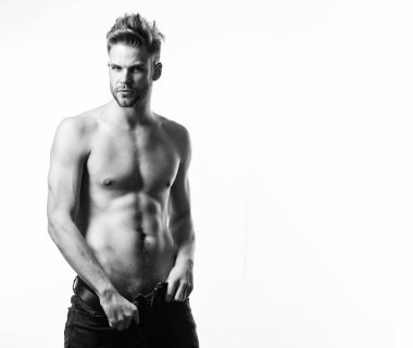 Hipster seksi kas gövde elbiselerini al. Cinsel performans. Çok sıcak duygu. Baştan çıkarıcı maço seksi hissediyor. Çekici seksi vücut. Onun çekiciliğini kendinden emin. Adam yakışıklı seksi soyunma