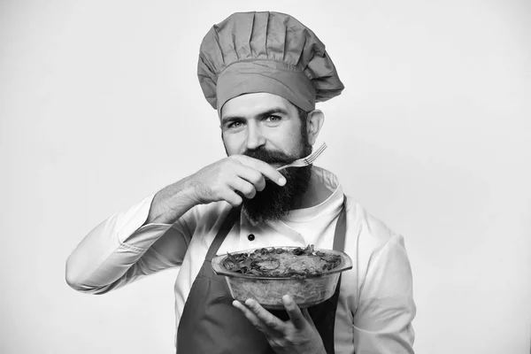 Концепція приготування та вегетаріанської дієти. Людина з бородою — стокове фото