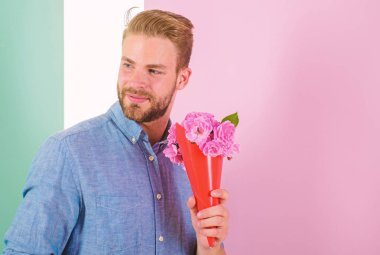 Onun için en iyi çiçek. Maço buket romantik hediye olarak tutar. Erkek mutlu buket tarih için bekleyen tutar. Onun için bekleyen hoş romantik hediye bakalım çocuk. Adam için tarih hazır getirmek pembe çiçekler