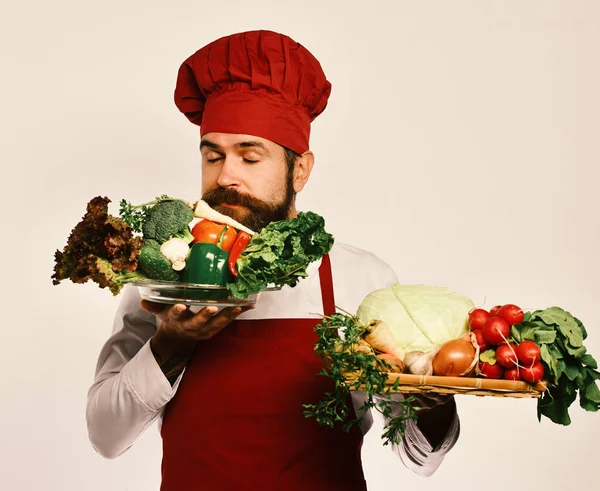 Gesunde Ernährung und Kochkonzept. Koch mit verträumtem Gesicht — Stockfoto