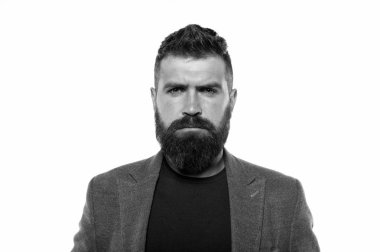 Yeni saç kesimi zamanı. Sakallı adam. Acımasız adam kendinden emin ve yakışıklı. Berber, Kuaför tarafından Başlarken sakal saç kesimi. Erkek kuaför bakım. Olgun hippi sakallı. Saç ve sakal Bakımı