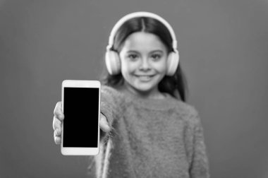 En iyi müzik apps ücretsiz. Ücretsiz dinle. Müzik hesap abone ücreti almak. Milyonlarca erişim şarkıları. Müzik konsepti tadını çıkarın. Mükemmel sesin keyfini çıkarın. Kız çocuğu dinle müzik modern kulaklık ve smartphone