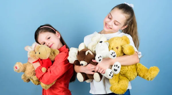 ⬇ Скачать Картинки Девушки Играют, Стоковые Фото Девушки Играют В.