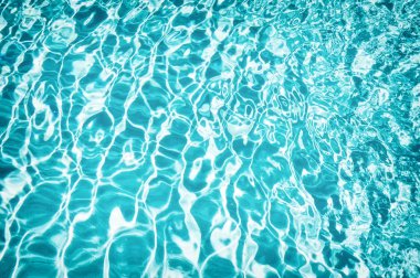 Deniz arka plan dokusu. Bohem deniz tatil köyü. Lüks tatil beldesi. Küçük dalgalar mavi deniz. Yüzme kursları. Deniz şeffaf berrak su. Akan su yüzeyi. Okyanus gezisi ve dünya çapında seyahat