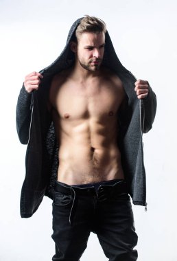 Mola alıyorum. Erkek modası ve güzelliği. Seksi kaslı maço. Fitness diyeti. Arzu ve ayartma. Çıplak gövdeli altı paket seksi adam. Atlet adam, saç bakımı. Spor sonrası kas eğitmeni