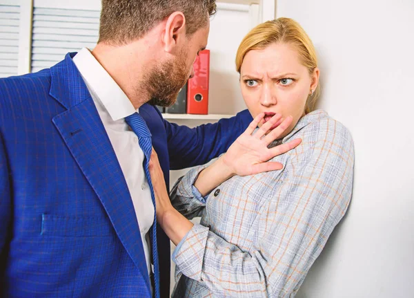 Unacceptable violent behavior. Prevalence of violence and harassment at workplace. Woman worker scared by brutal boss threatening violence. Domination concept. Girl victim office violence concept — Stock Photo, Image