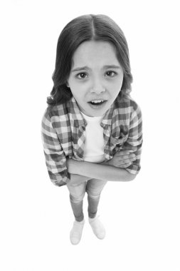 Sorunlar çok ihtiyacım var. Çocuk ciddi zorba yüz beyaz arka plan. Kesinlikle çocuk mutsuz görünüyor. Kız göğüs görüntüsü üzerinde ciddi silah katlanmış. Kavram zorbalık durdurmak. Çocuklar davranış zorbalık. Ne dedin