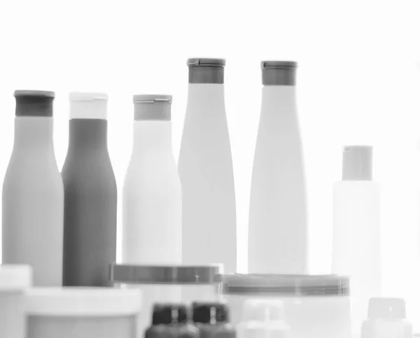 Lege schoonheidsproducten plastic flessen — Stockfoto