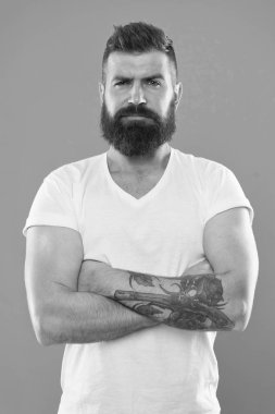 Erkeklik portresi. Sakallı adam. Saç ve sakal bakım. Acımasız adam kendinden emin ve yakışıklı. Olgun hippi sakallı. Erkek kuaför bakım. Sabah tıraş için hazır. Mükemmel bir adam. Bay uzmanlık