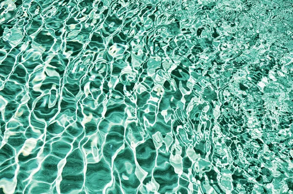 su arka plan. sualtı okyanusu. Okyanus gezisi ve dünya çapında seyahat. deniz suyu arka plan. mavi su dalgaları. malibu plajı. yaz tatili. lüks havuz. yüzme havuzu suyu. Lüks bir tatil köyü. Bermudas.