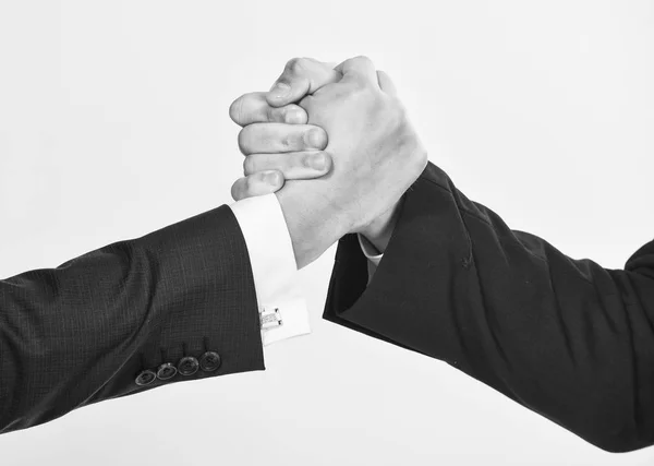 Kommersiella partneravtal. Lyckad affär handslag vit bakgrund. Skakar hand vid möte. Vänligt handslag gest. Handskakning efter lönsamma avtal undertecknas. Handshake gest koncept — Stockfoto
