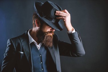 İngiliz kulübü. Dedektif şapkalı. Olgun hippi sakallı. acımasız beyaz hipster bıyık vardır. Takım elbiseli bir iş adamı. Gizli utangaç. Erkek resmi moda. Sakallı adam beyefendi. moda İngiliz