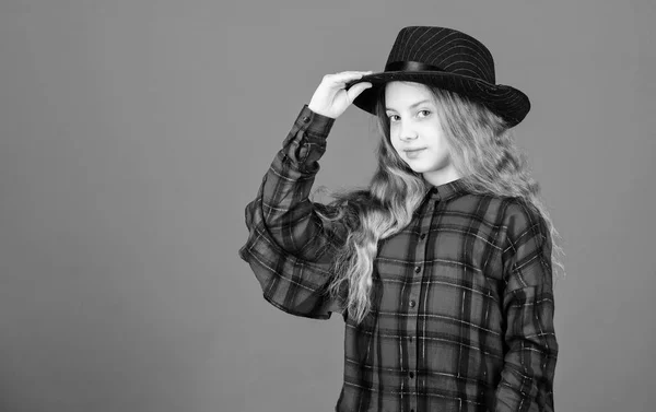 Small fashionista. Cool cutie fashionable outfit. Happy childhood. Kids fashion concept. Check out my fashion style. Fashion trend. How stylish am i in this hat. Girl cute kid wear fashionable hat — Stock Photo, Image